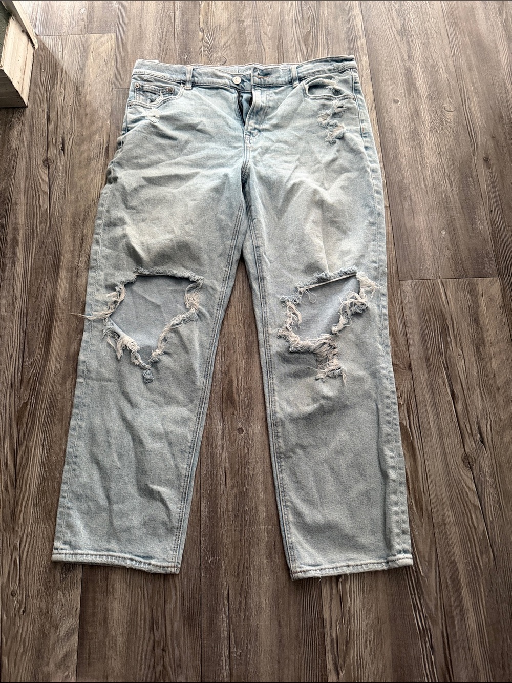 American Eagle Light Blue Distressed  Jeans